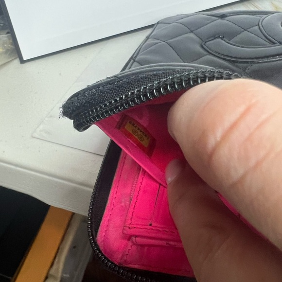 Authentic Chanel cambon zip organizer with hot pink interior - Picture 8 of 8